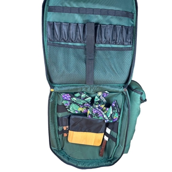 Picnic Time Green Backpack w/Insulated Bottle Holder Cutting Board Corkscrew etc - Picture 14 of 15